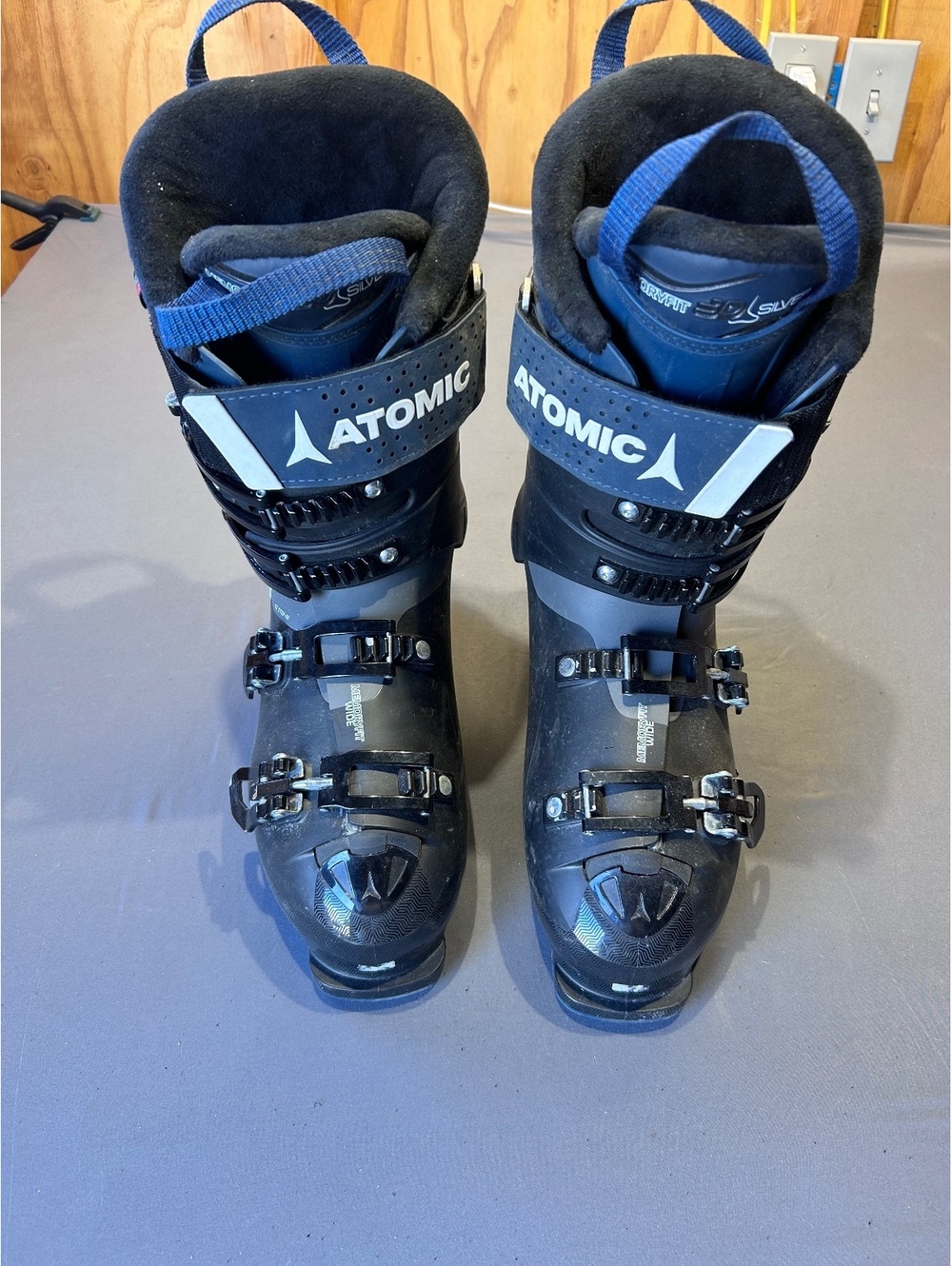 Atomic Ski Boots Size 28.5 Wide Last